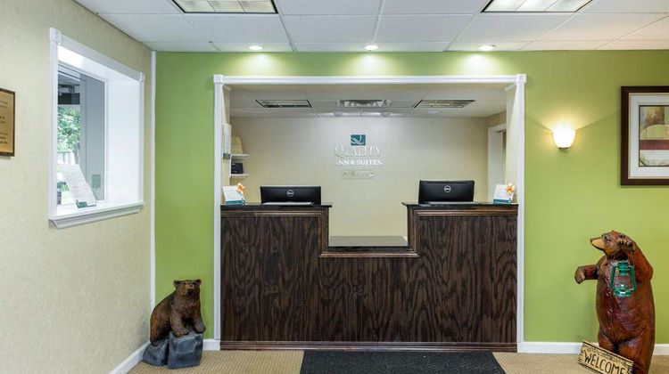 Quality Inn & Suites Lobby