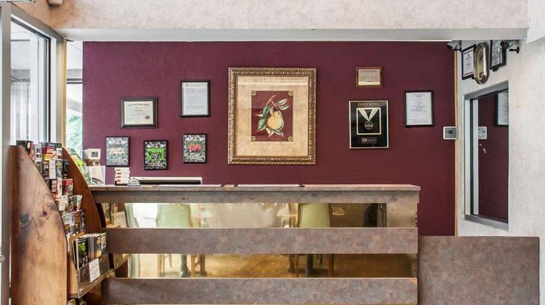 <b>Econo Lodge Lobby</b>. Images powered by <a href="https://iceportal.shijigroup.com/" title="IcePortal" target="_blank">IcePortal</a>.