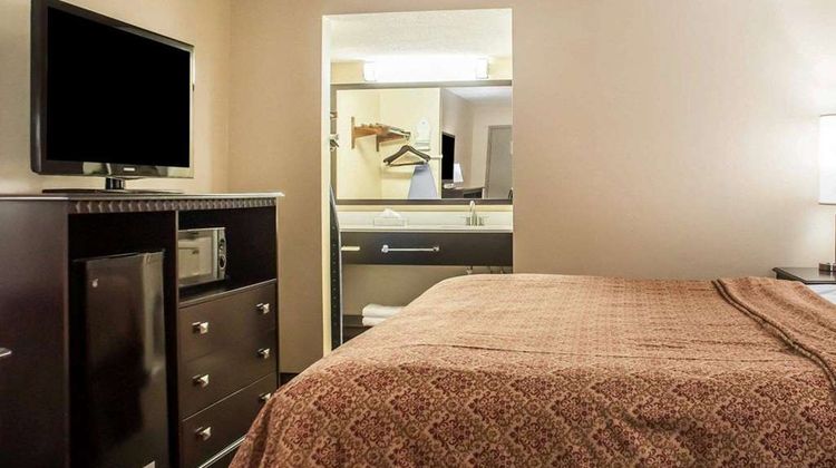 Econo Lodge Room