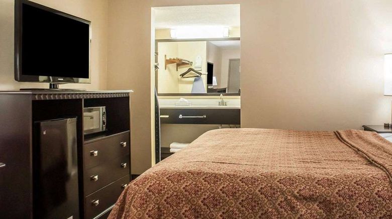 <b>Econo Lodge Room</b>. Images powered by <a href="https://iceportal.shijigroup.com/" title="IcePortal" target="_blank">IcePortal</a>.