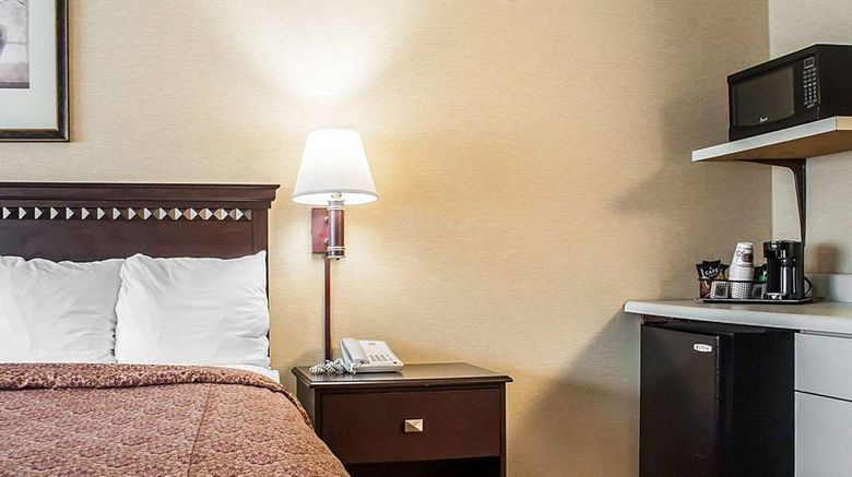 <b>Econo Lodge Room</b>. Images powered by <a href="https://iceportal.shijigroup.com/" title="IcePortal" target="_blank">IcePortal</a>.