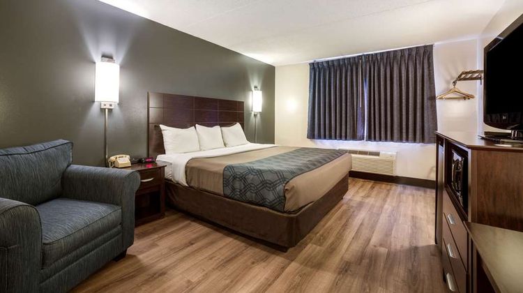 Econo Lodge Darien Lakes Room