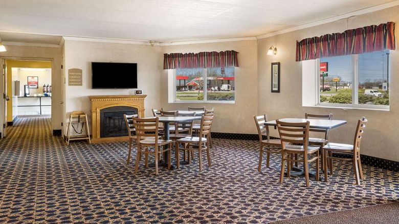 <b>Econo Lodge Darien Lakes Lobby</b>. Images powered by <a href="https://iceportal.shijigroup.com/" title="IcePortal" target="_blank">IcePortal</a>.