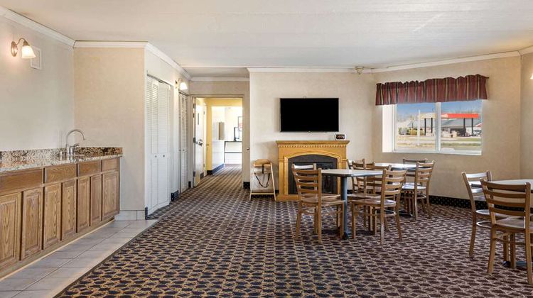 Econo Lodge Darien Lakes Lobby