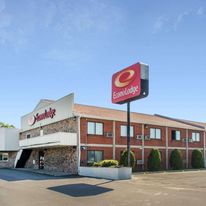 Econo Lodge Darien Lakes