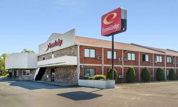 Econo Lodge Darien Lakes