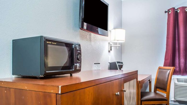 <b>Econo Lodge Room</b>. Images powered by <a href="https://iceportal.shijigroup.com/" title="IcePortal" target="_blank">IcePortal</a>.