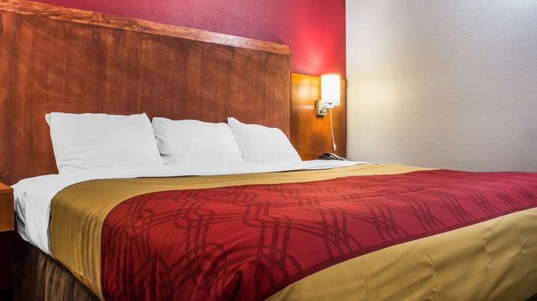 <b>Econo Lodge Room</b>. Images powered by <a href="https://iceportal.shijigroup.com/" title="IcePortal" target="_blank">IcePortal</a>.