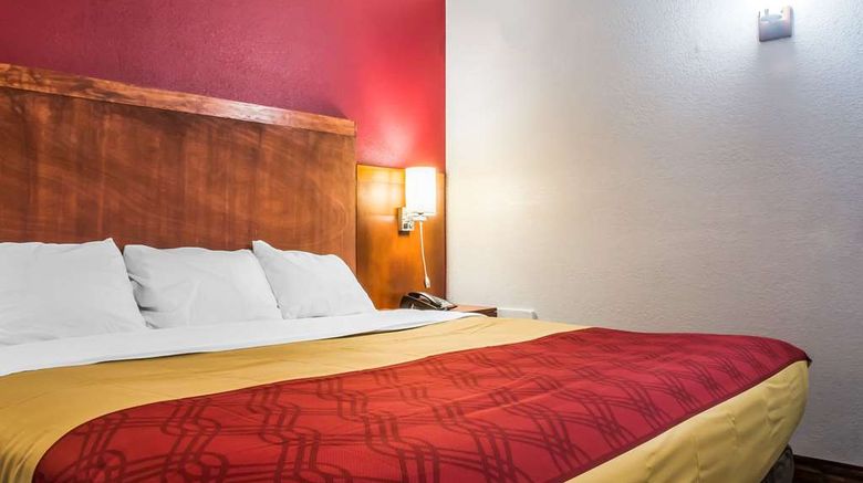 <b>Econo Lodge Room</b>. Images powered by <a href="https://iceportal.shijigroup.com/" title="IcePortal" target="_blank">IcePortal</a>.