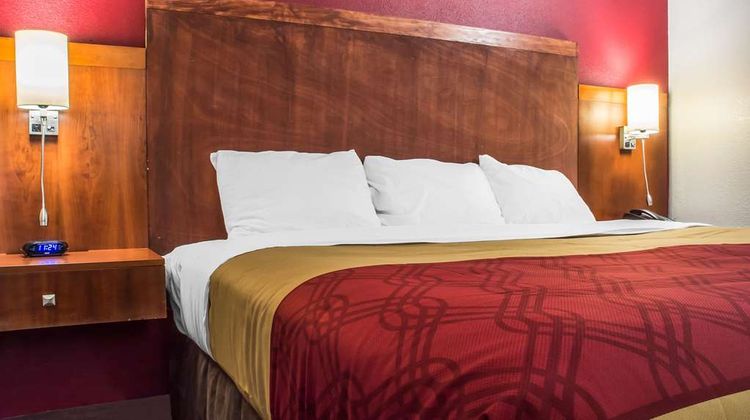 Econo Lodge Room