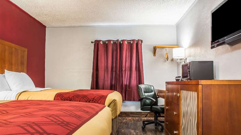 <b>Econo Lodge Room</b>. Images powered by <a href="https://iceportal.shijigroup.com/" title="IcePortal" target="_blank">IcePortal</a>.