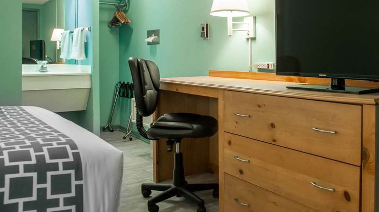 Econo Lodge Room