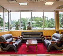 Rodeway Inn MacArthur Airport Lobby