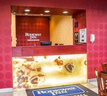 Rodeway Inn MacArthur Airport Lobby