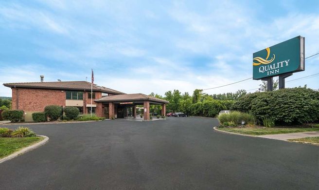 Quality Inn, Ithaca Exterior