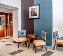 Comfort Inn & Suites Lobby