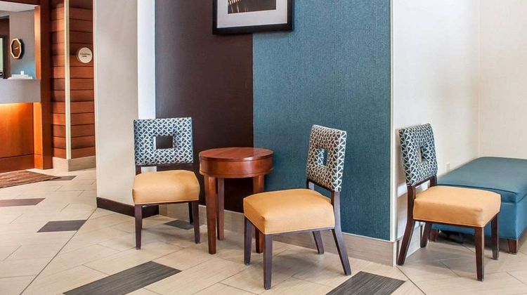 Comfort Inn & Suites Lobby
