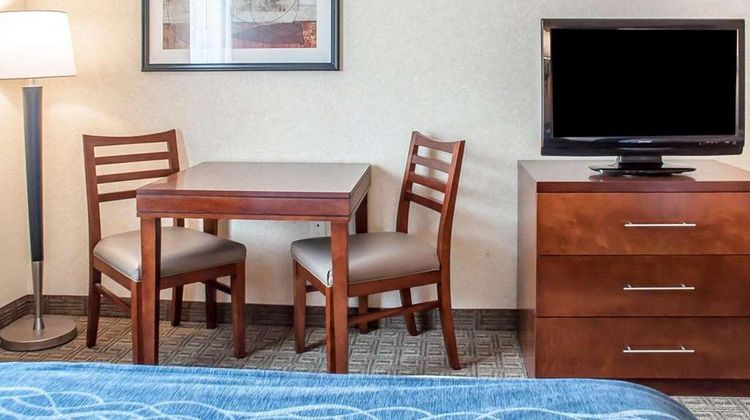 Comfort Inn & Suites Room