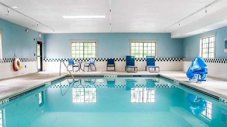 Comfort Inn & Suites Pool
