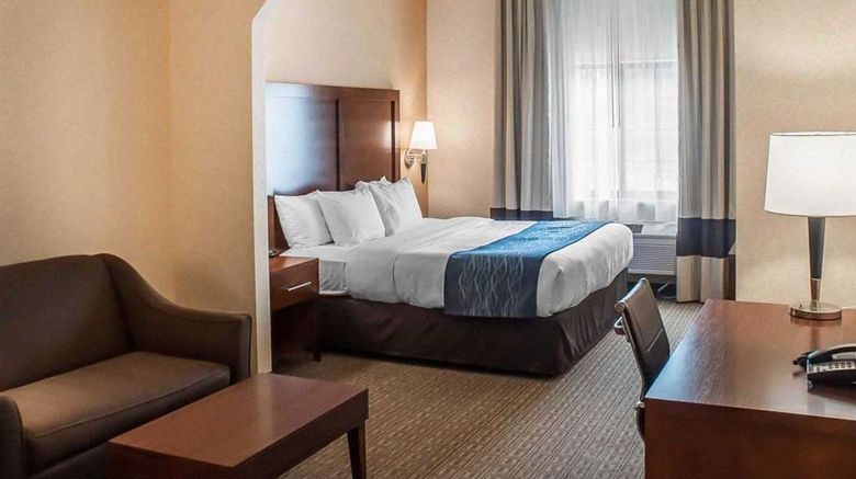 <b>Comfort Inn & Suites Suite</b>. Images powered by <a href="https://iceportal.shijigroup.com/" title="IcePortal" target="_blank">IcePortal</a>.