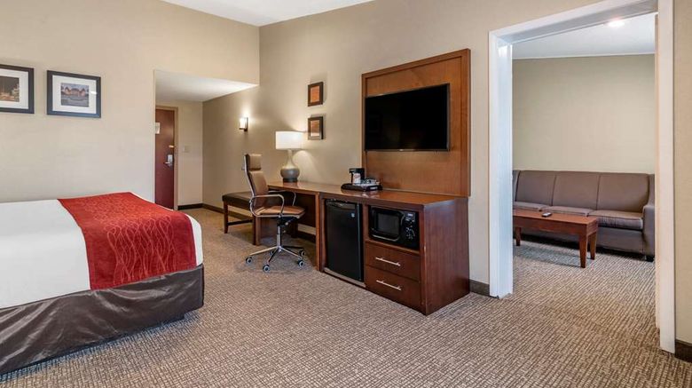 <b>Comfort Inn Suite</b>. Images powered by <a href="https://iceportal.shijigroup.com/" title="IcePortal" target="_blank">IcePortal</a>.