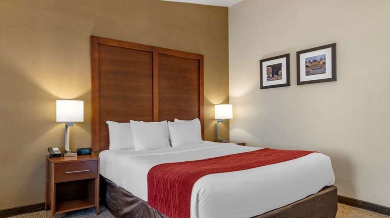 <b>Comfort Inn Suite</b>. Images powered by <a href="https://iceportal.shijigroup.com/" title="IcePortal" target="_blank">IcePortal</a>.