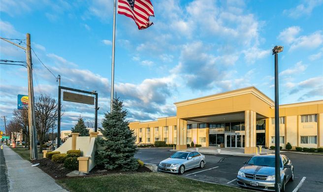 Comfort Inn Medford Long Island Exterior