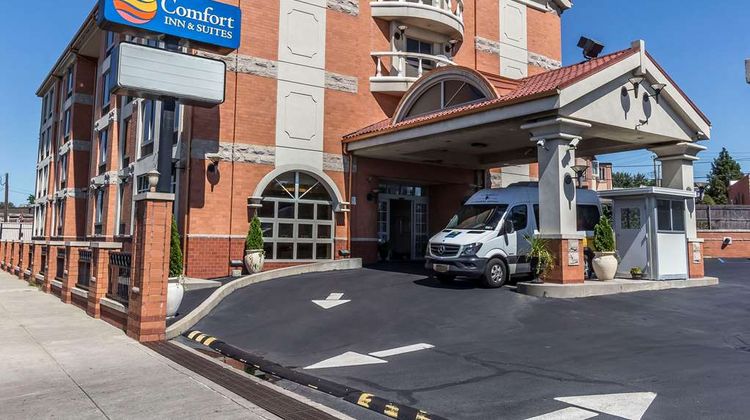 Comfort Inn & Suites Laguardia Airport Exterior