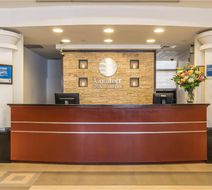 Comfort Inn & Suites Airport Lobby