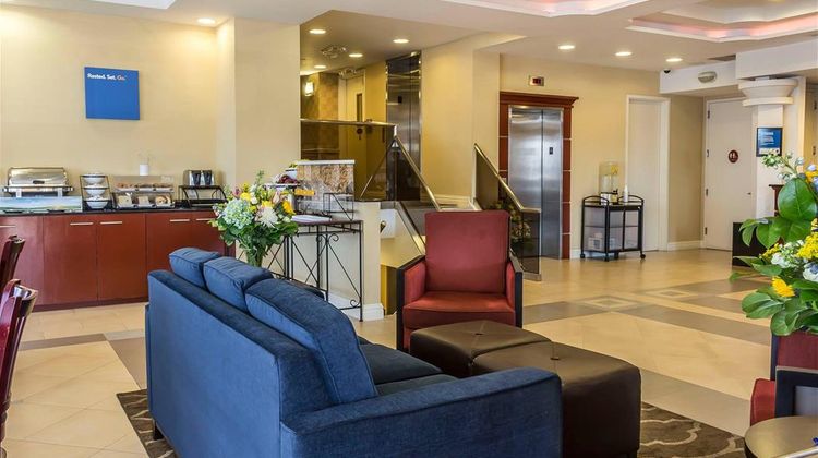 Comfort Inn & Suites Airport Lobby