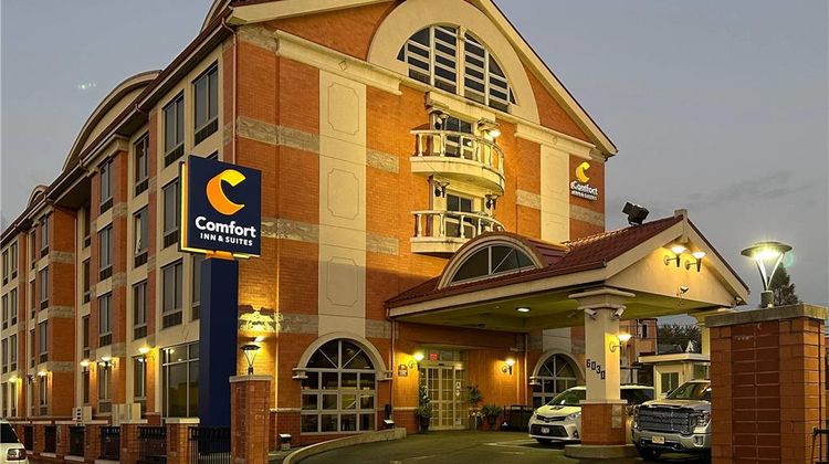 Comfort Inn & Suites Laguardia Airport Exterior