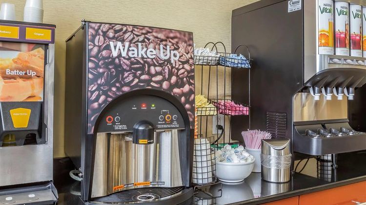 Comfort Inn & Suites Airport Restaurant