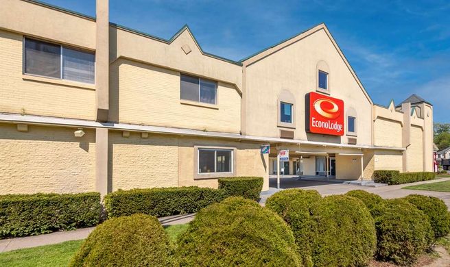 Econo Lodge Cortland Downtown Exterior