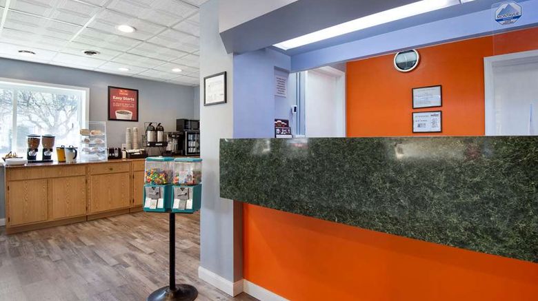 <b>Econo Lodge Cortland Downtown Lobby</b>. Images powered by <a href="https://iceportal.shijigroup.com/" title="IcePortal" target="_blank">IcePortal</a>.