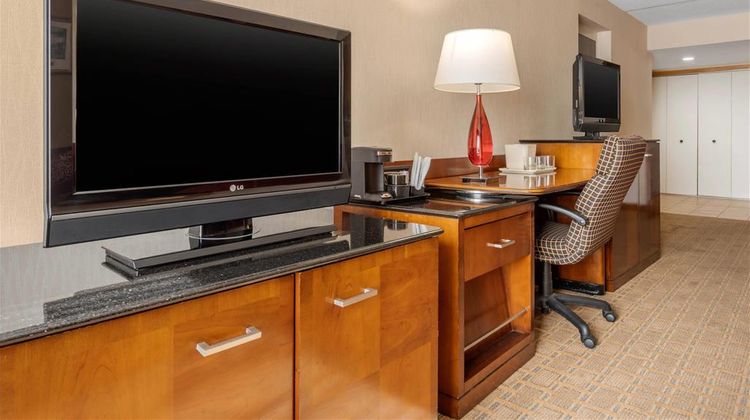 Clarion Hotel Marina & Conference Ctr Suite