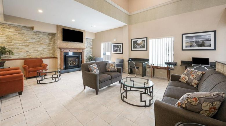 <b>Quality Inn & Suites Lobby</b>. Images powered by <a href="https://iceportal.shijigroup.com/" title="IcePortal" target="_blank">IcePortal</a>.