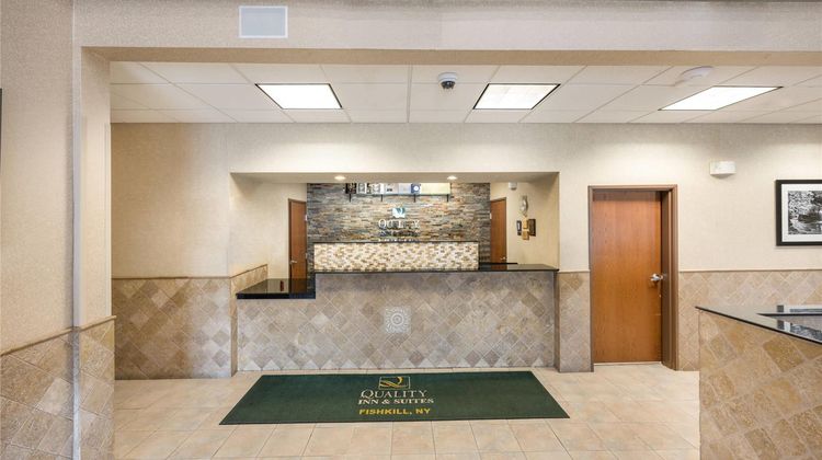 Quality Inn & Suites Lobby