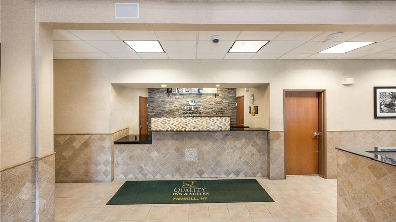 <b>Quality Inn & Suites Lobby</b>. Images powered by <a href="https://iceportal.shijigroup.com/" title="IcePortal" target="_blank">IcePortal</a>.
