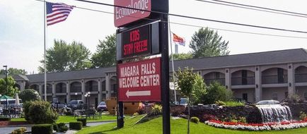 Econo Lodge at the Falls North Exterior