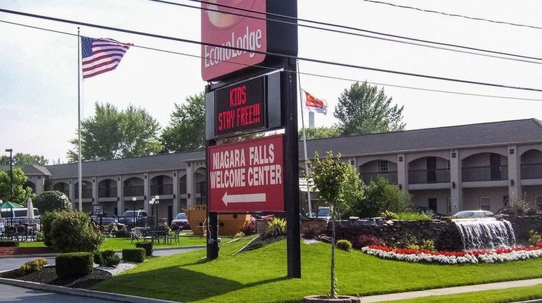 <b>Econo Lodge at the Falls North Exterior</b>. Images powered by <a href="https://iceportal.shijigroup.com/" title="IcePortal" target="_blank">IcePortal</a>.