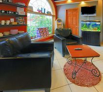 Econo Lodge at the Falls North Lobby