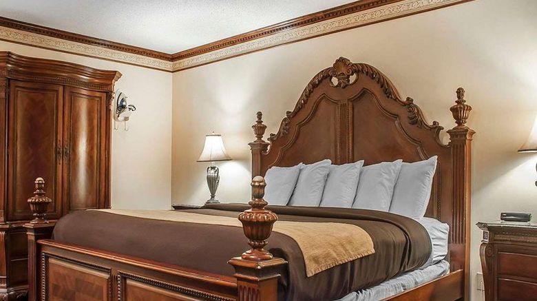 <b>Econo Lodge at the Falls North Room</b>. Images powered by <a href="https://iceportal.shijigroup.com/" title="IcePortal" target="_blank">IcePortal</a>.