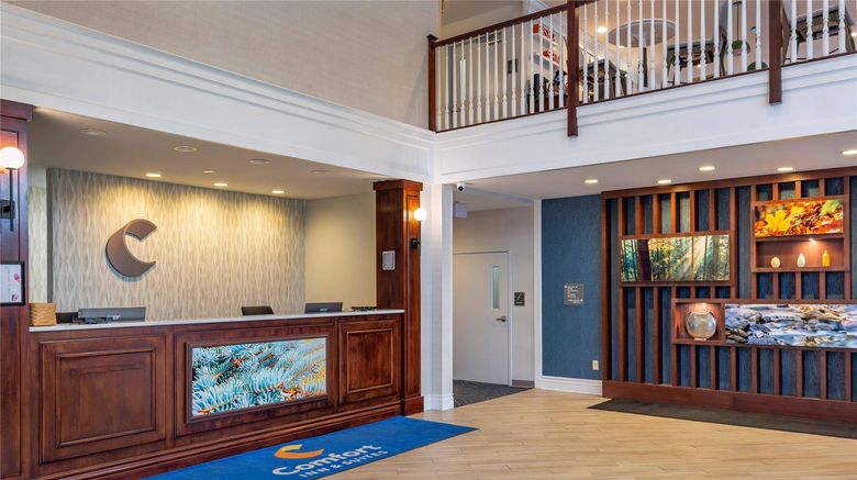 <b>Comfort Inn & Suites East Greenbush Lobby</b>. Images powered by <a href="https://iceportal.shijigroup.com/" title="IcePortal" target="_blank">IcePortal</a>.