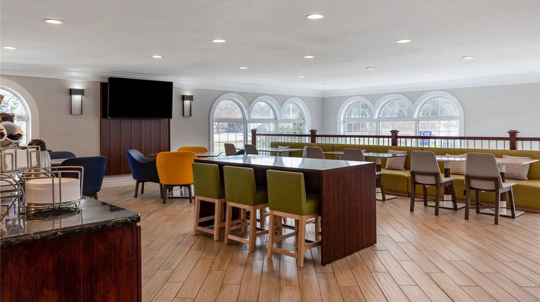<b>Comfort Inn & Suites East Greenbush Restaurant</b>. Images powered by <a href="https://iceportal.shijigroup.com/" title="IcePortal" target="_blank">IcePortal</a>.