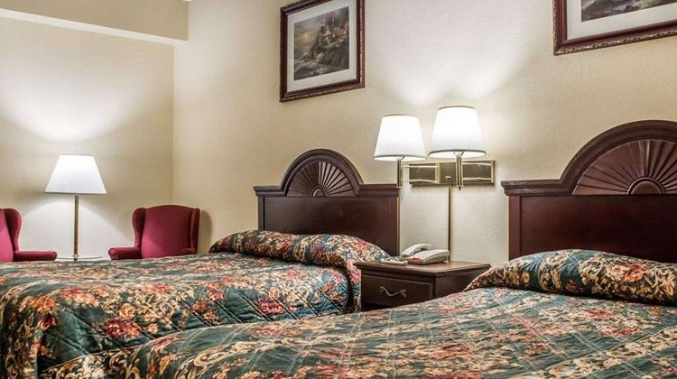 Econo Lodge Inns & Suites Airport Room