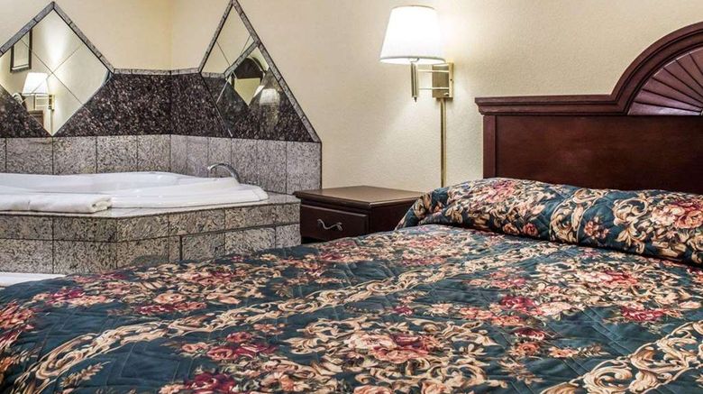 <b>Econo Lodge Inns & Suites Airport Room</b>. Images powered by <a href="https://iceportal.shijigroup.com/" title="IcePortal" target="_blank">IcePortal</a>.