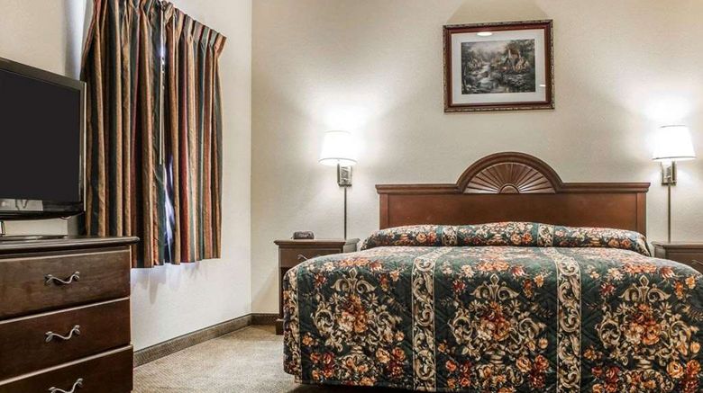 <b>Econo Lodge Inns & Suites Airport Suite</b>. Images powered by <a href="https://iceportal.shijigroup.com/" title="IcePortal" target="_blank">IcePortal</a>.