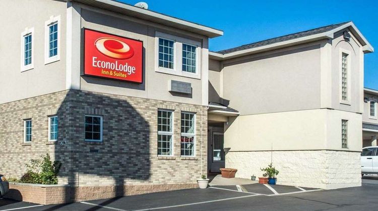 Econo Lodge Inns & Suites Airport Exterior