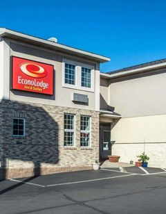 Econo Lodge Inns & Suites Airport