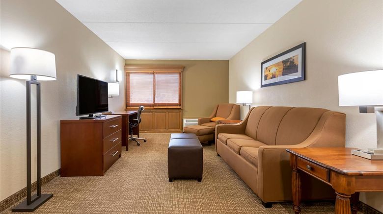 <b>Comfort Inn Suite</b>. Images powered by <a href="https://iceportal.shijigroup.com/" title="IcePortal" target="_blank">IcePortal</a>.